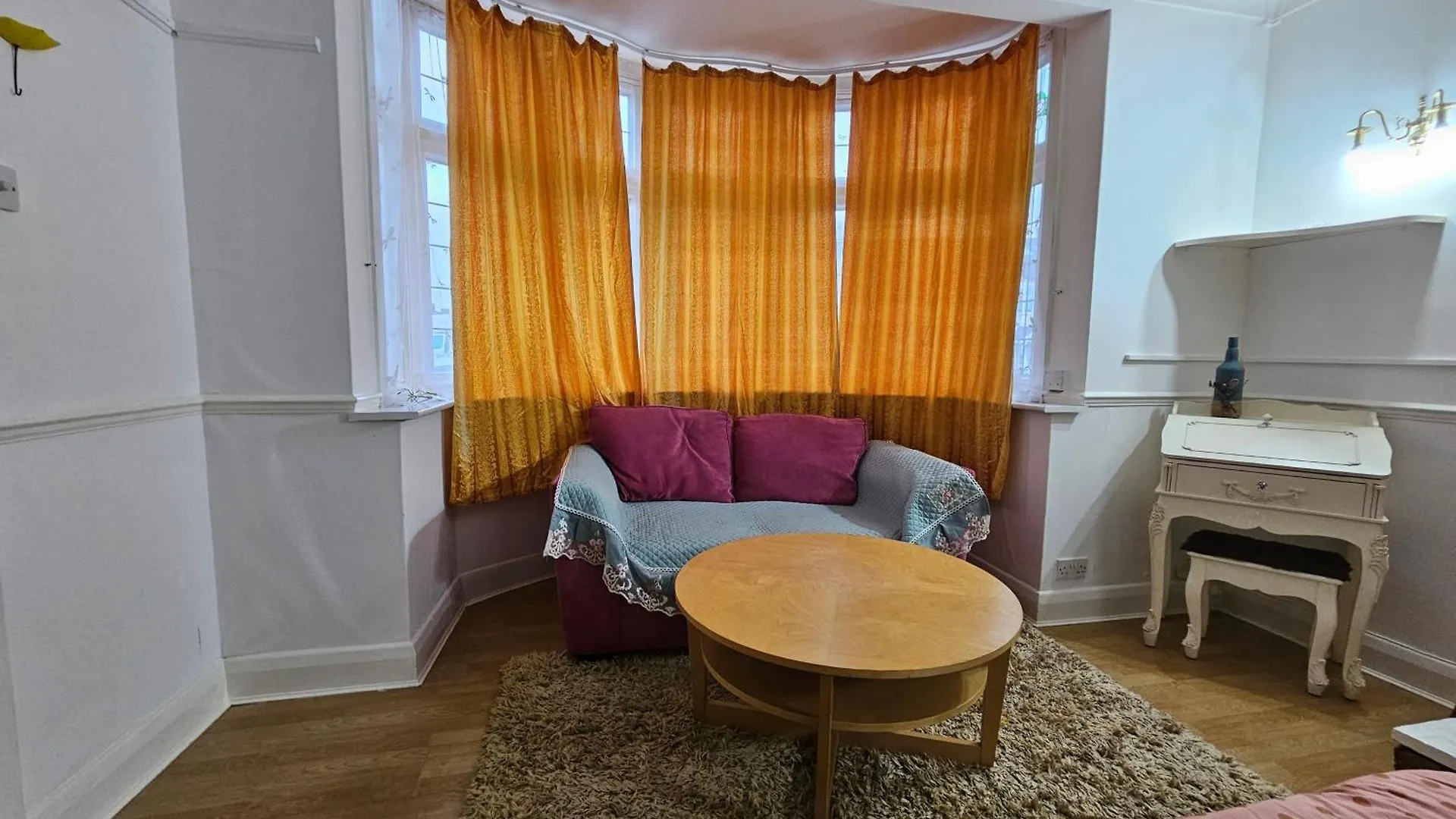 1 Beautiful Large Room Goodmayes 0*,  United Kingdom